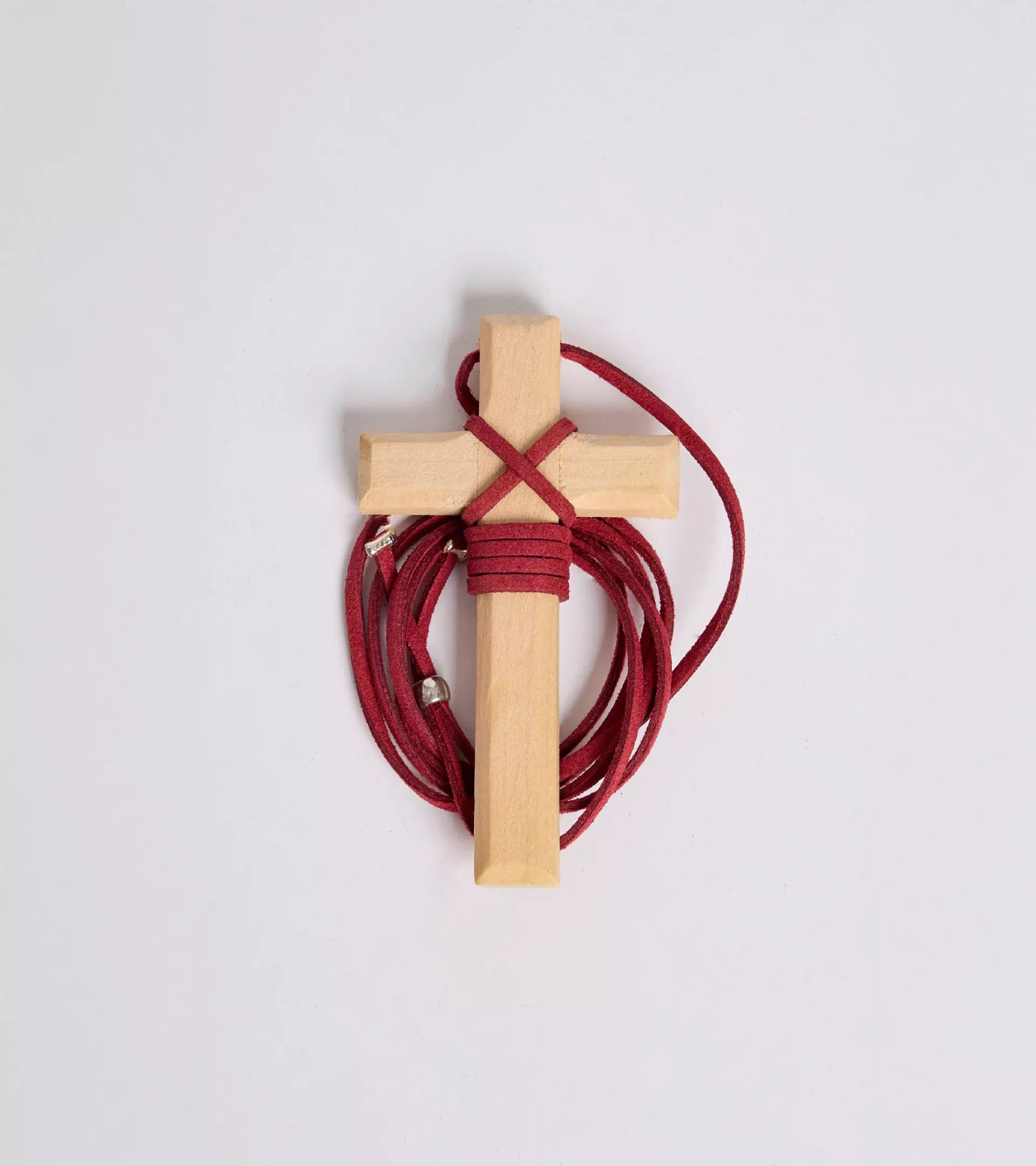 COLECCION-OTOÑO_INVIERNO-2025_0001s_0001_CRUZ MADERA ANTELINA BURDEOS