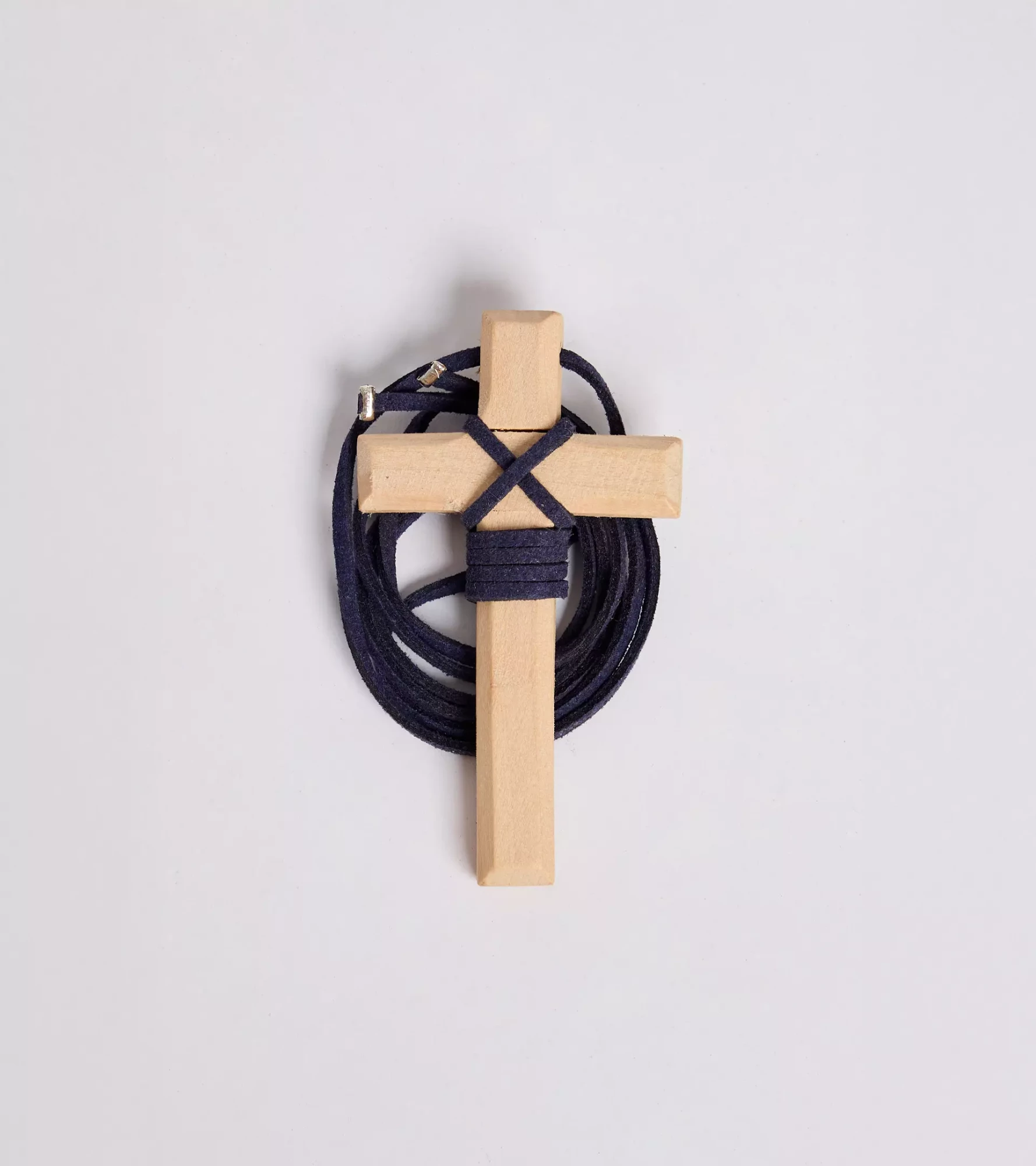 COLECCION-OTOÑO_INVIERNO-2025_0001s_0002_CRUZ MADERA ANTELINA AZUL