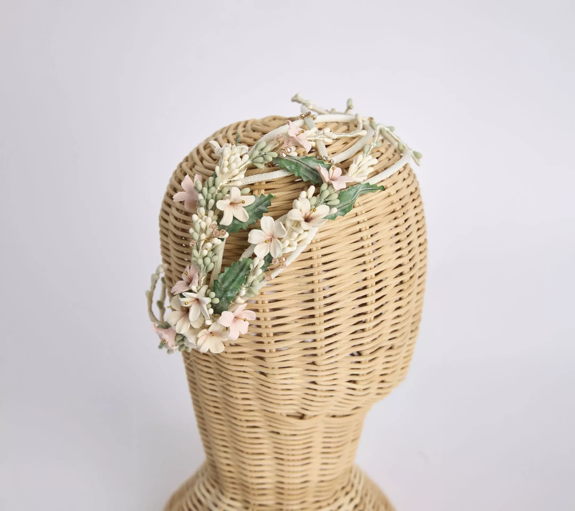 PLANTILLA-MC-PRODUCTOS-960_0000s_0000_OLIVIA 1_0000s_0013_TIARA-DIADEMA-ALMA-2